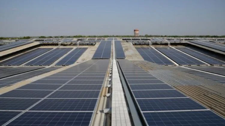 Residential rooftop solar panel system